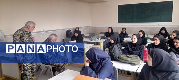 برگزاری کارگاه آموزشی تیر اندازی با اسلحه در هنرستان آفرینش پردیس 