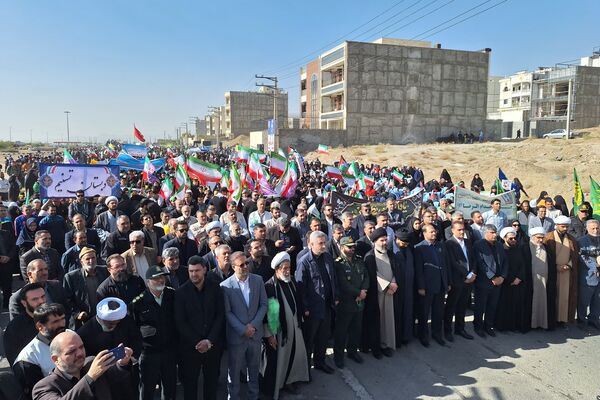 گزارش تصویری از راهپیمایی سیزده آبان در پردیس