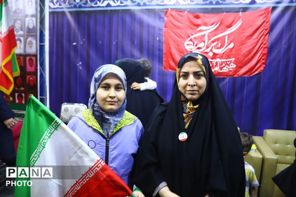 بازتاب حضور گسترده جامعه فرهنگی تبریز در سالگرد شهدای دفاع مقدس ۱۲روزه