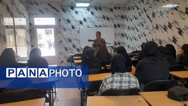 برگزاری کارگاه آموزشی تیر اندازی با اسلحه در هنرستان آفرینش پردیس 