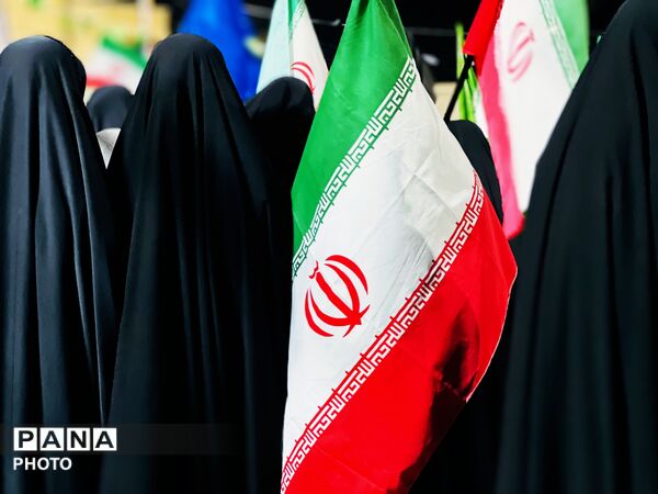 ایستادگی با چاشنی وحدت
