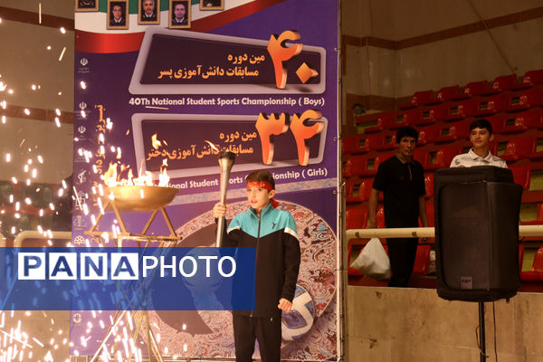 مشعل مسابقات کشوری ورزش دانش‌آموزی در تبریز روشن شد