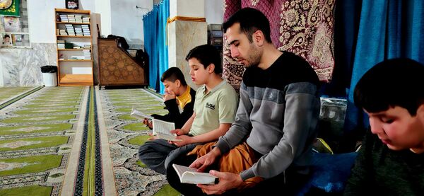 برگزاری مراسم اعتکاف پدر پسری در مسجد جامع آشخانه