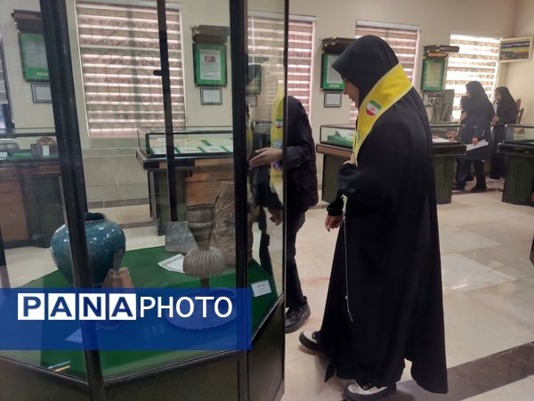 هفته کتاب خوانی در آرامگاه شهید مدرس