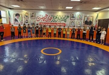 ورزش پهلوانی دانش‌آموزان مدرسه مثل مصطفی