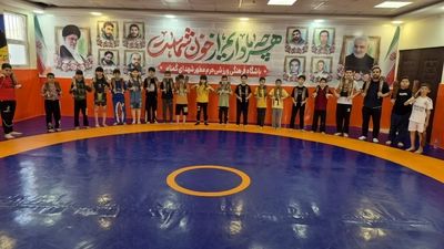 ورزش پهلوانی دانش‌آموزان مدرسه مثل مصطفی