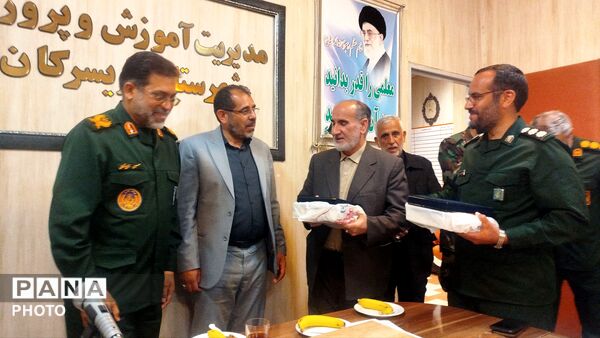 تجلیل از معلمان نمونه تویسرکان