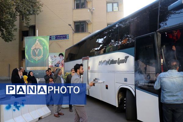 بدرقه دانش‌آموزان فعال عضو تشکل‌های دانش‌آموزی به مراسم دیدار با رهبر انقلاب