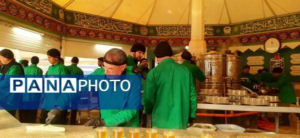 حضور خادمان اصفهانی در چایخانه امام رضا«ع» مشهد