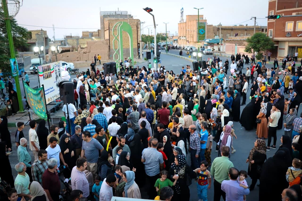 غدیر کیلومتری کاشان؛ جشن بی‌وقفه‌ی ولایت در چهارراه نماز
