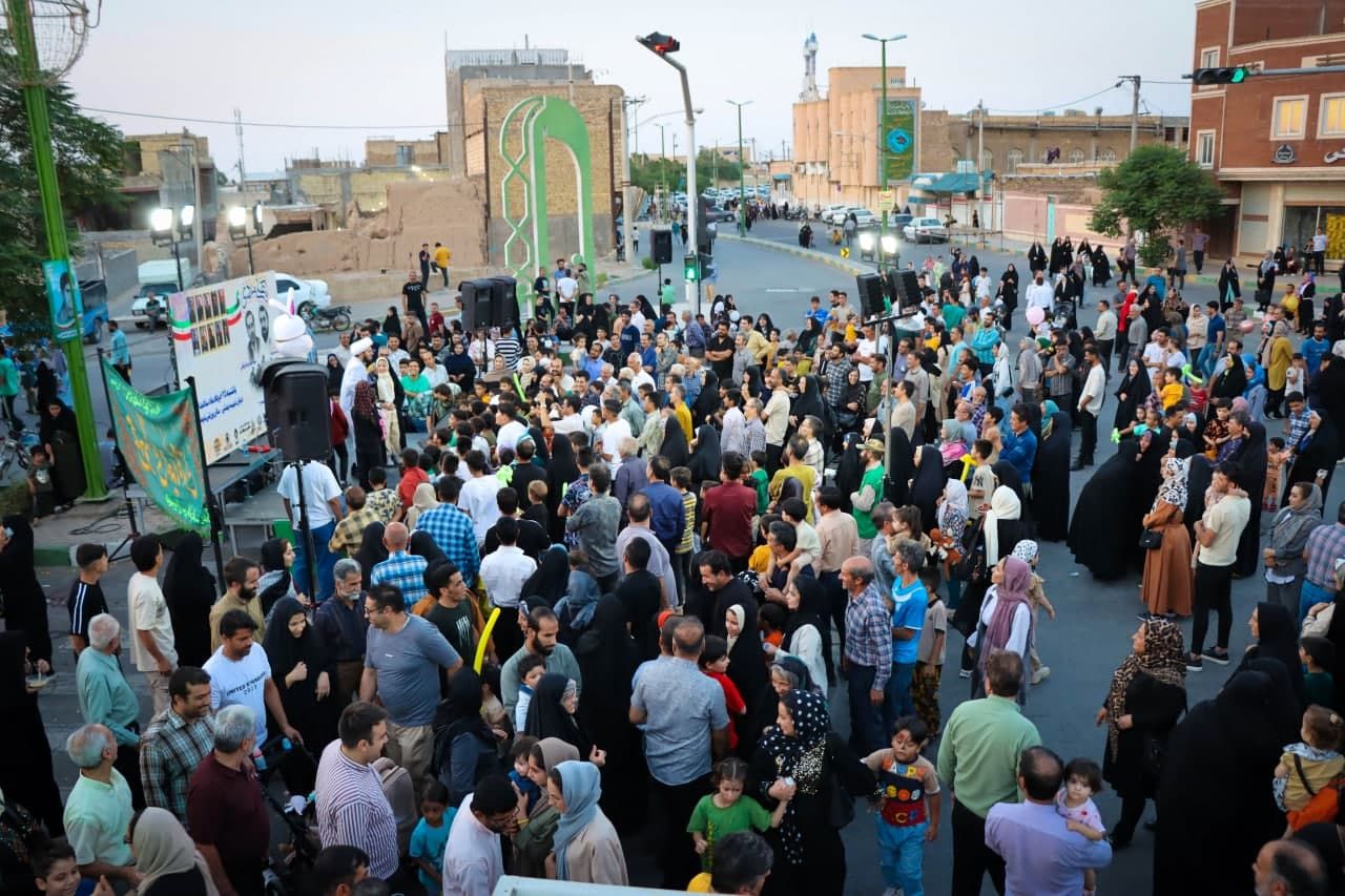 غدیر کیلومتری کاشان؛ جشن بی‌وقفه‌ی ولایت در چهارراه نماز