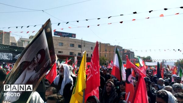 حضور گسترده و حماسی مردم ایران در تشییع پیکر رهبر شهید انقلاب