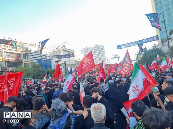 میراث خونین؛ مشهد در تپش قلب عشق به رهبر شهید