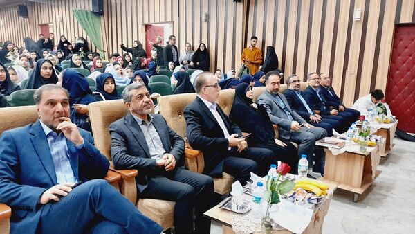 مراسم تجلیل از دانش‌آموزان ممتاز مدارس شاهد استان البرز