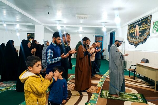 نماز استغاثه به امام زمان برای پیروزی رزمندگان جبهه اسلام در شهرستان مارگون