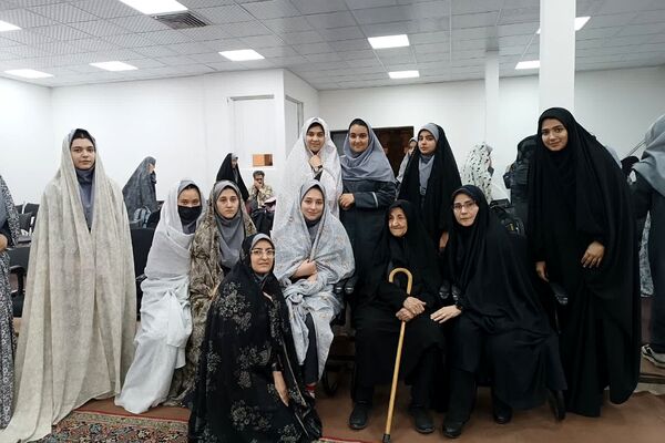بزرگداشت «مادران چشم به راه»باحضور دانش‌آموزان دبیرستان دخترانه معرفت کهریزک