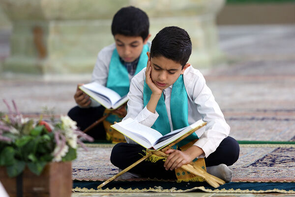ترتیل خوانی دانش‌آموزان در حرم حضرت معصومه(س)