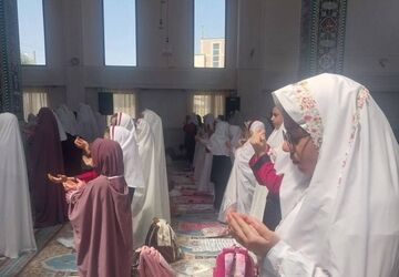 نماز جماعت آغاز سال تحصیلی در زرقان
