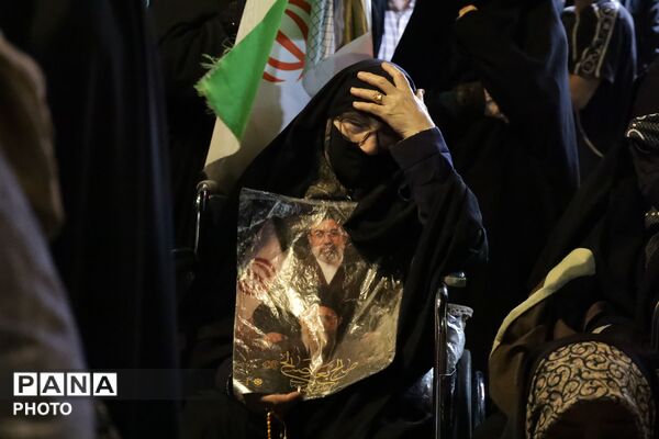 شب پنجاه و هشتم تجمعات مردم کرج در پی فرمان رهبر انقلاب 