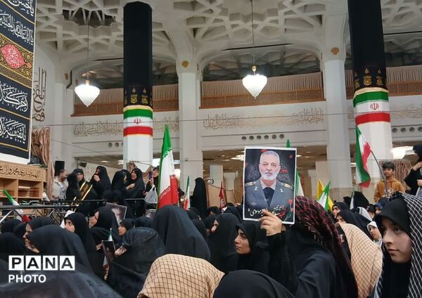وداع با پیکر شهید امیر سرلشکر سید عبدالرحیم موسوی در حرم بانوی کرامت