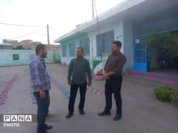 رنگ‌آمیزی و بهسازی مدارس توسط جهادگران بسیج دانش‌آموزی
