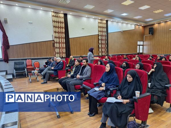 کارگاه آموزشی و توجیهی مربیان پیشتاز تربت حیدریه 