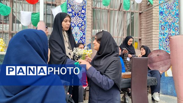 عطر نرگس در دبیرستان طلیعه شاهد پیچید