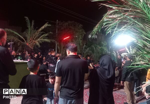عزاداری شب عاشورا باحضورگسترده عاشقان حسینی