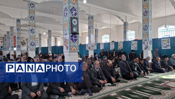 حضور پرشور دانش‌آموزان در مراسم عبادی - سیاسی نماز جمعه شهرستان مروست