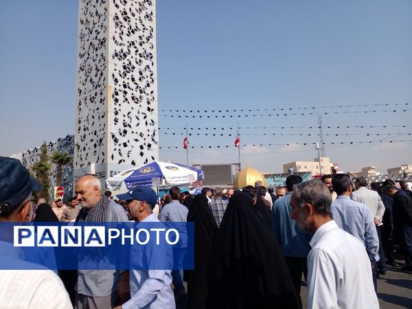 تشیع پیکر مطهر شهید عباس نیلفروشان با حضور پر شور مردم