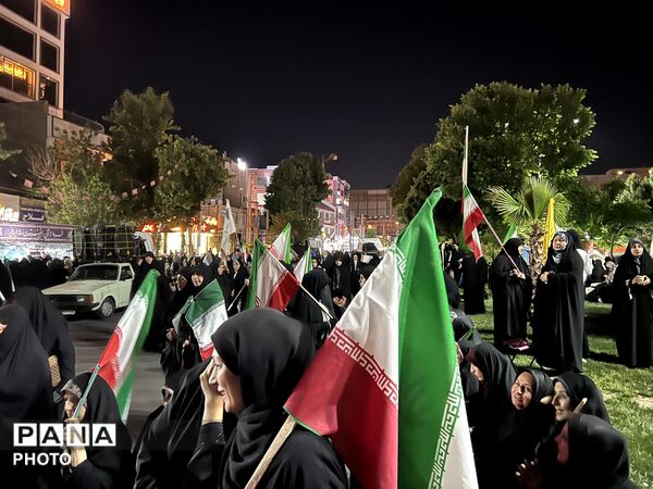 راهپیمایی و تجمع مردمی در هشتگرد ساوجبلاغ با حضور پرشور مردم 