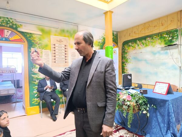  جلسه آموزش خانواده در دبیرستان نمونه اندیشه 
