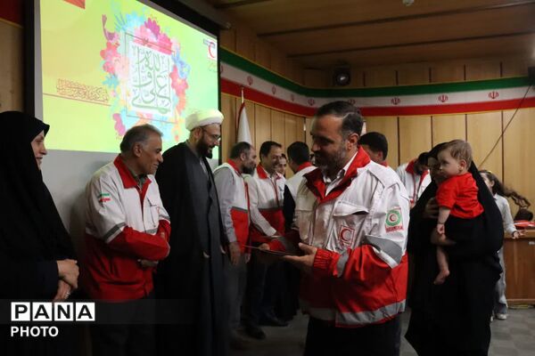 آیین تجلیل از کارکنان و خانواده‌های هلال‌احمر استان همدان همزمان با دهه امامت و ولایت