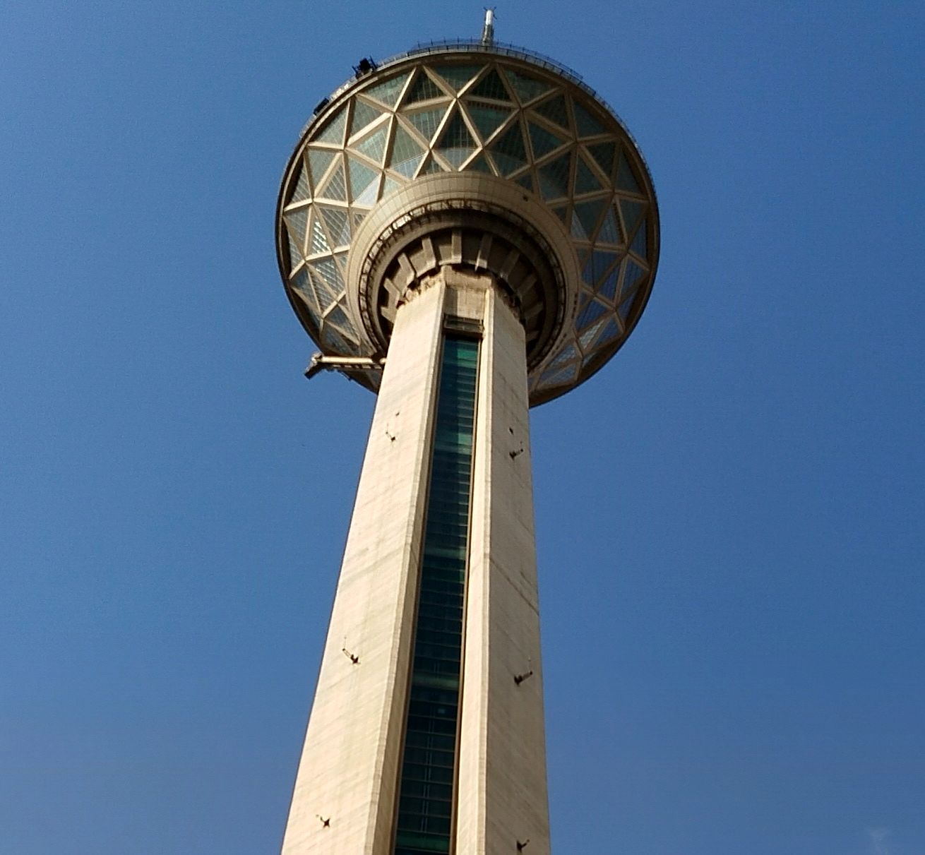 ۱۶۹۳ پله برای رسیدن به آسمان