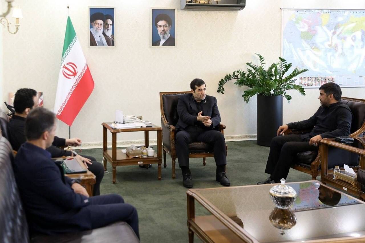 دبیر به دیدار دنیامالی رفت