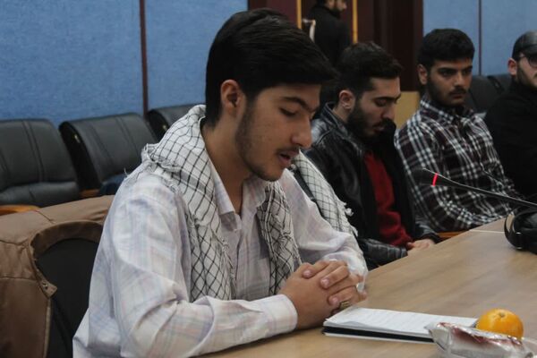 دیدار جمعی از دانش‌آموزان زنجانی با فرمانده سپاه انصارالمهدی 