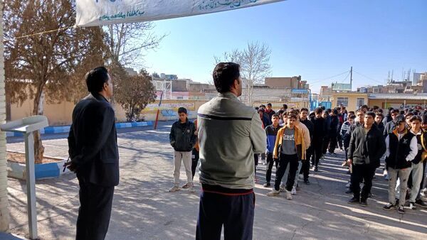 آیین تجلیل و قدردانی از برترین‌های مسابقات فوتسال درون مدرسه‌ای در دبیرستان امام رضا (ع) 