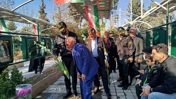 آیین گلباران مزار شهدای امامزاده محمد کرج