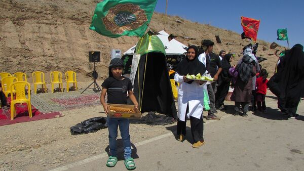 قاب‌هایی از خدمت به زائران راه بهشت