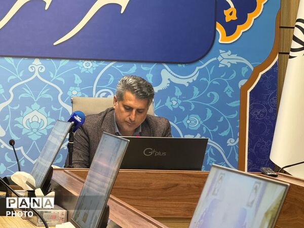 تقدیر از دانش‌آموزخبرنگاران، نمایندگان مجلس و مجامع دانش‌آموزی در نشست گفت‌وگوی بین‌نسلی تهران