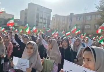 جشن شورانگیز روز دانش‌آموز در مدرسه حافظ