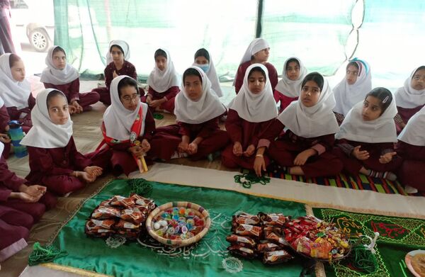 سفره صلوات و سه‌شنبه‌های مهدوی در دبستان شهید ابراهیم تنیده؛ جلوه‌ای از عشق و انتظار