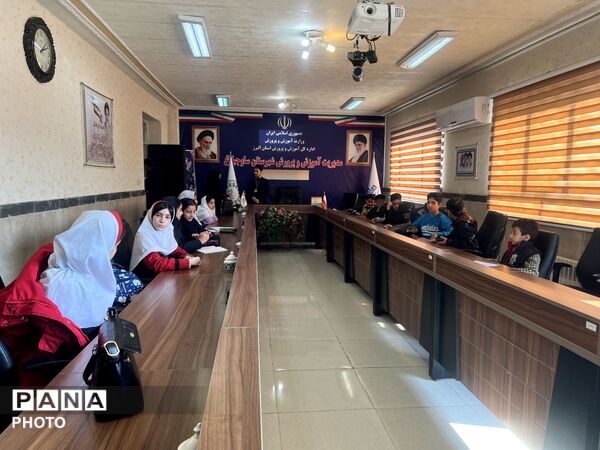 اولین جلسه آموزش خبرنگاری برای دانش‌آموزان پانا در هشتگرد 