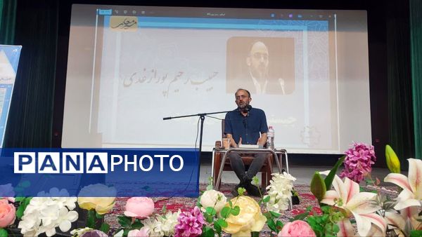 برگزاری دوره آموزشی تربیتی جهت توانمند سازی معلمان مدارس منطقه ۱۰