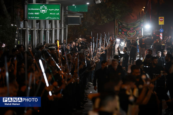 مراسم عزاداری شب تاسوعای حسینی در میدان منیریه تهران