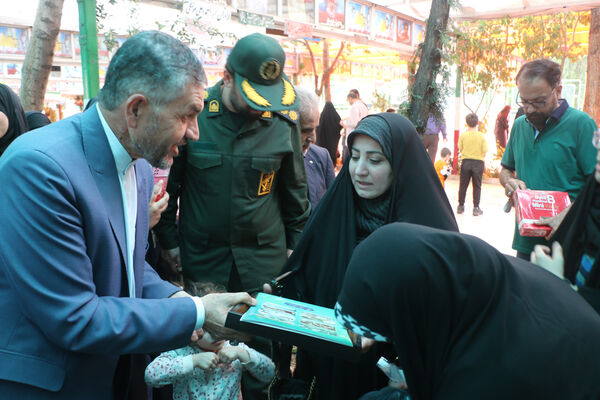 عطرافشانی مزار شهدای فرهنگی استان قم