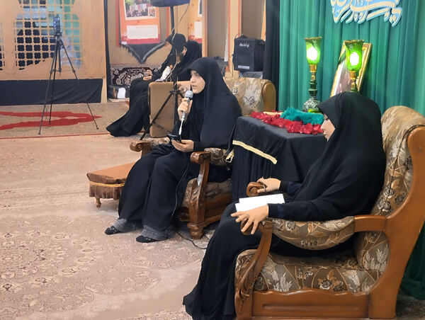 محفل شعرخوانی نخبگان ادبی با حضور مشاور رئیس‌جمهور شهید در قم