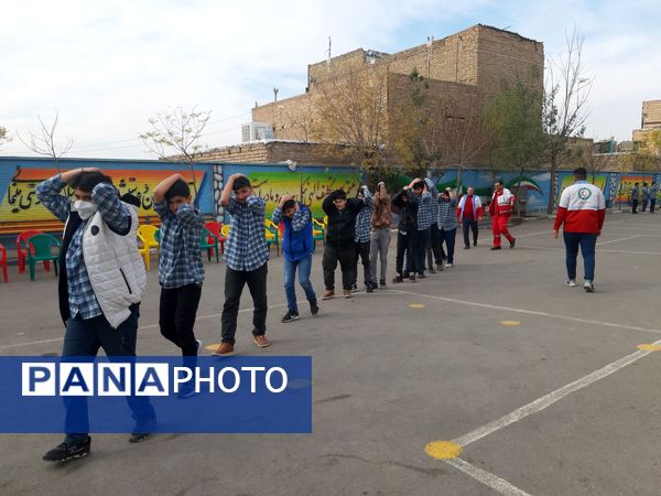 مانور زلزله و ایمنی در مدارس شهرستان ورامین 