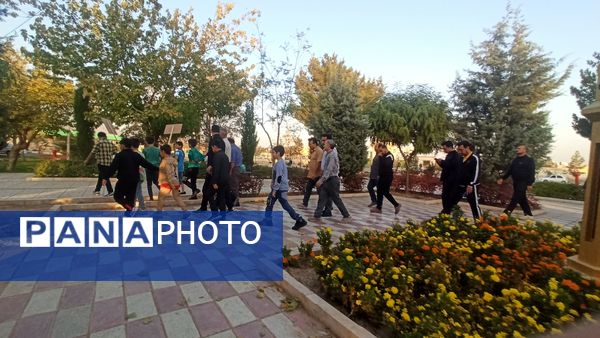 همایش پیاده‌روی خانوادگی در کاشمر 