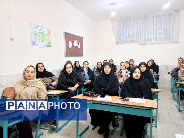 اولین جلسه انجمن اولیا دبستان سمیه کاشمر